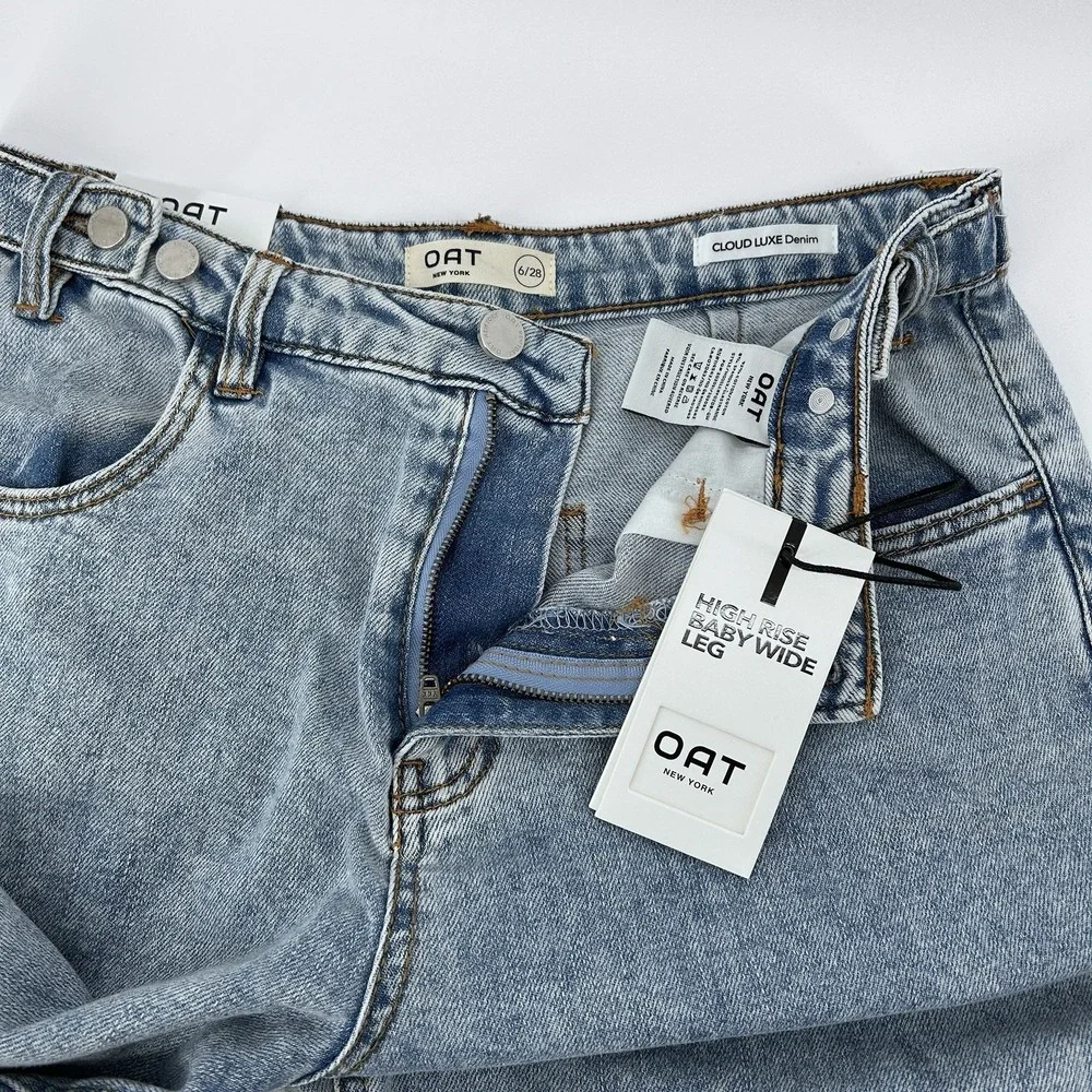 Wide Leg Jeans Light Wash High Rise Baggy Minimalist Model Off Duty Denim 6/28